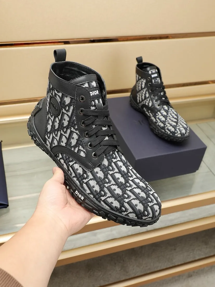 Factory P460 men's shoes💰【Dior】Dior✨ is online simultaneously👏 This casual sports shoe is a new product in the series and continues Di*r's classic style. The upper is made of original first-layer cowhide, paired with a textured outsole, and the brand's iconic details are on the side openings to enhance the style. Fashionable and versatile. Create a casual look. Size: 38-44 (45 customized)